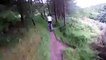 Des mecs à vélo se font une jolie petite balade en forêt quand soudain...