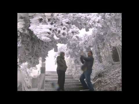 Menikmati Indahnya Salju dari Gunung Jiu Hua di China - NET5