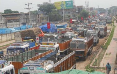 দেশের বৃহত্তম স্থল বন্দর যেন শম্বুকগতির