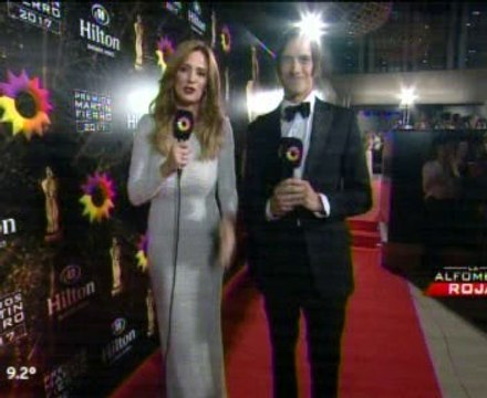 Paula conduciendo la alfombra roja Martín Fierro 2017 1 - 18 de Junio