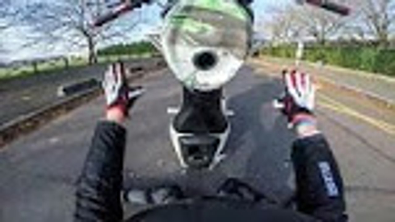 SCARY & BRUTAL MOTORCYCLE CRASHES - STUNTING GONE WRONG - BIKERS CRASHING