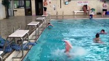Splash! 2 plongeons juste hilarant! Bravo les enfants