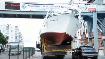 Tekne Üst Geçide Sıkıştı