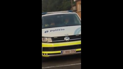 Des policiers belges surpris entrain de dormir sur un parking.