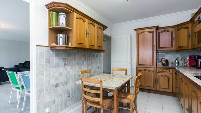 Immobilier Juan-les-Pins 06160 - Location Vacances 4 pièces de 124 M2 avec terrasse 40 m²