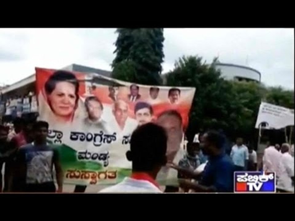Mandya: Protesters Destroy Congress Office
