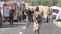 Diyarbakır'da Zırhlı Polis Aracıyla Otomobil Çarpıştı
