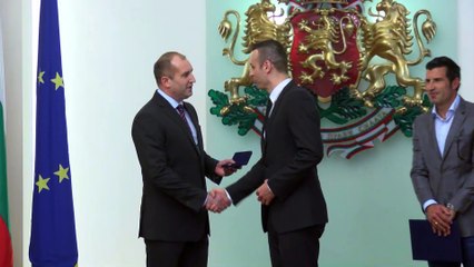 Почетен знак на президента за Бербатов и Фиго