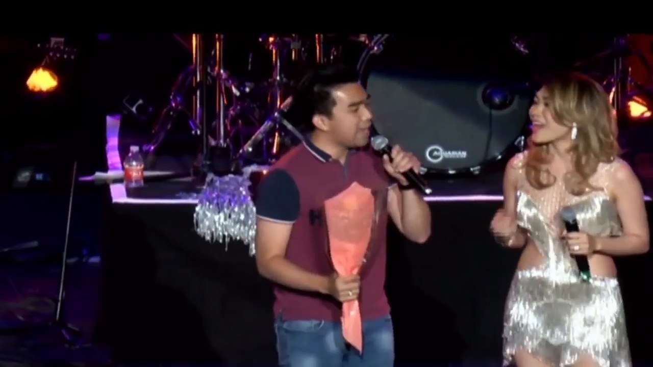 Mỹ Tâm song ca Sầu Tím Thiệp Hồng với khán giả