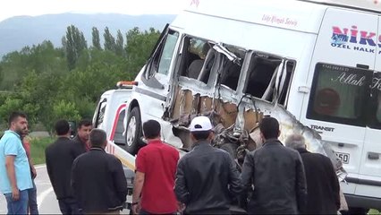 Tokat'ta Yolcu Minibüsü Şarampole Devrildi: 9 Yaralı