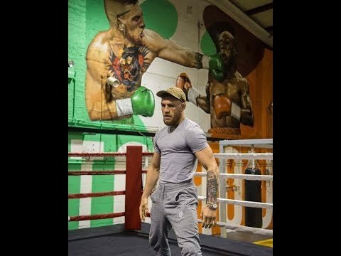 Conor McGregor Insults Floyd Mayweather With A Mural - esnews