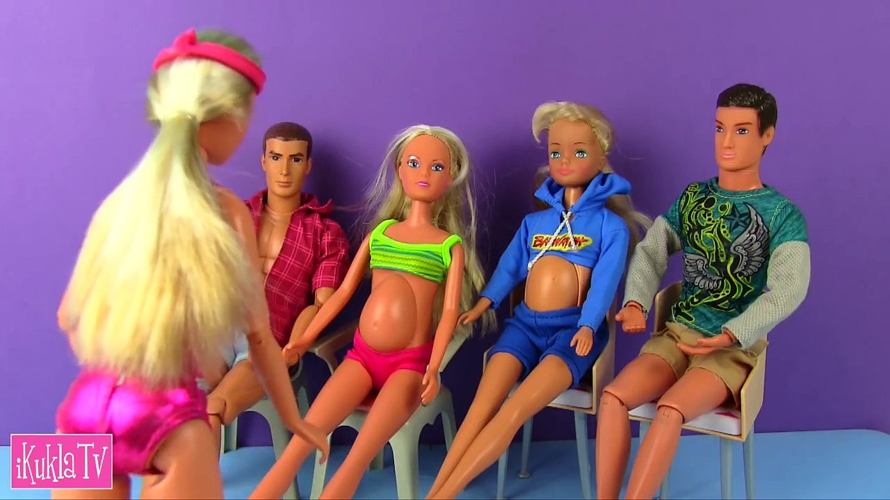 НА КУРСАХ ДЛЯ БЕРЕМЕННЫХ Куклы #Барби Рожают Мультик Штеффи Видео Для Девочек