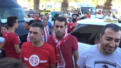Antalyaspor Taraftarından Menez'e Coşkulu Karşılama