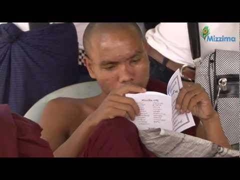 Leaders of 88 Students visit monks in Rangoon hospital