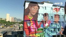 A Rio, le plus grand graffiti au monde peint par une femme