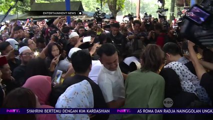 Tangisan Kerabat Dekat Mengiringi Pemakaman Julia Perez