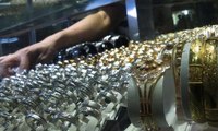 Jelang Lebaran, Penjualan Perhiasan Emas Laris Manis