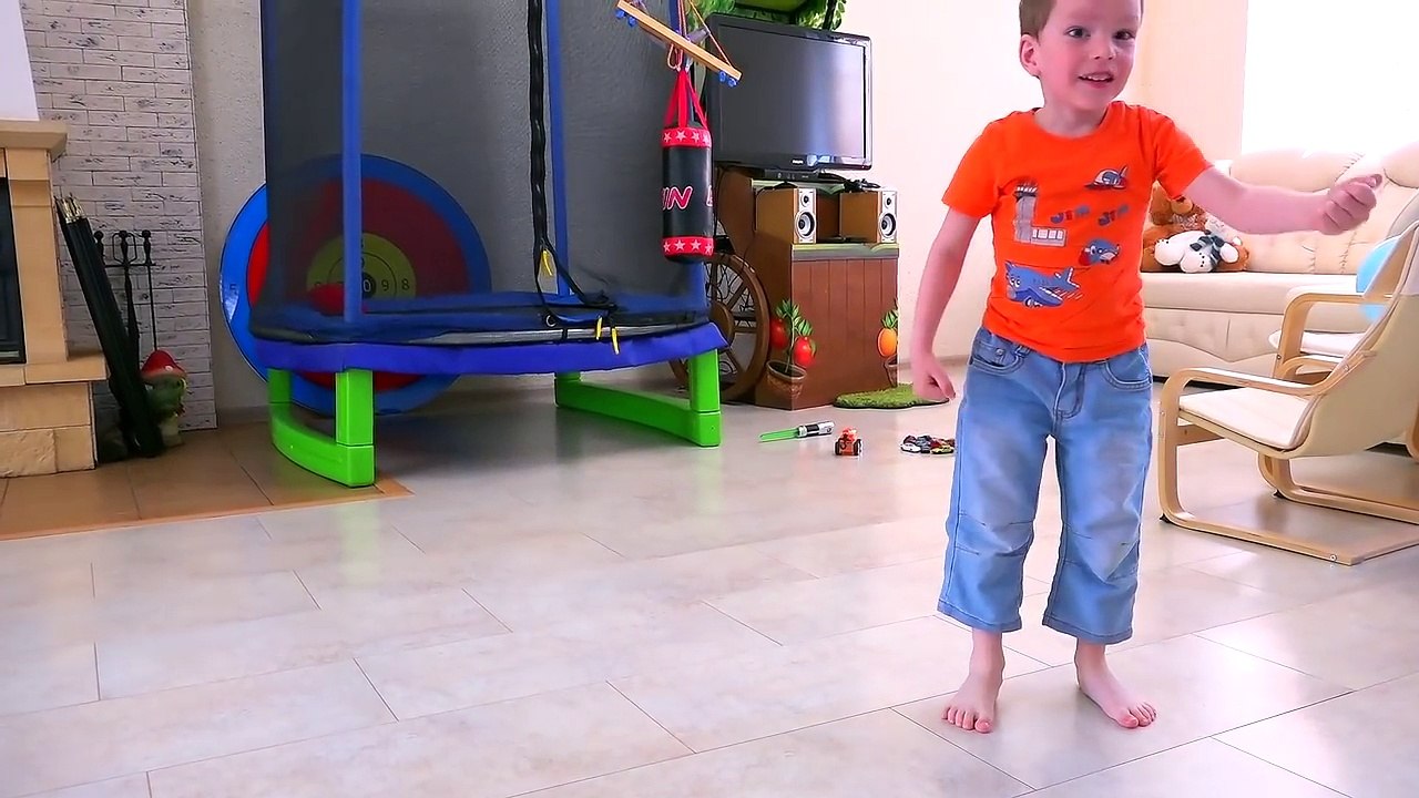 Вредные детки и конфеты КАПРИЗНЫЙ МАЛЫШ Bad Baby with Crying and Tantrum for Lollipops