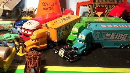 Bataille voiture des voitures mec prison foudre shérif Disney pixar mcqueen mater imaginext mohawk ro