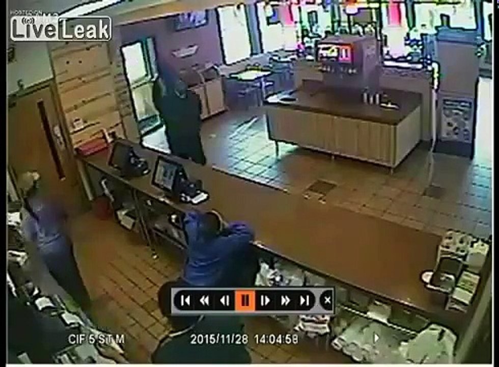 LiveLeak - Popeye’s Chicken Robbery Fail