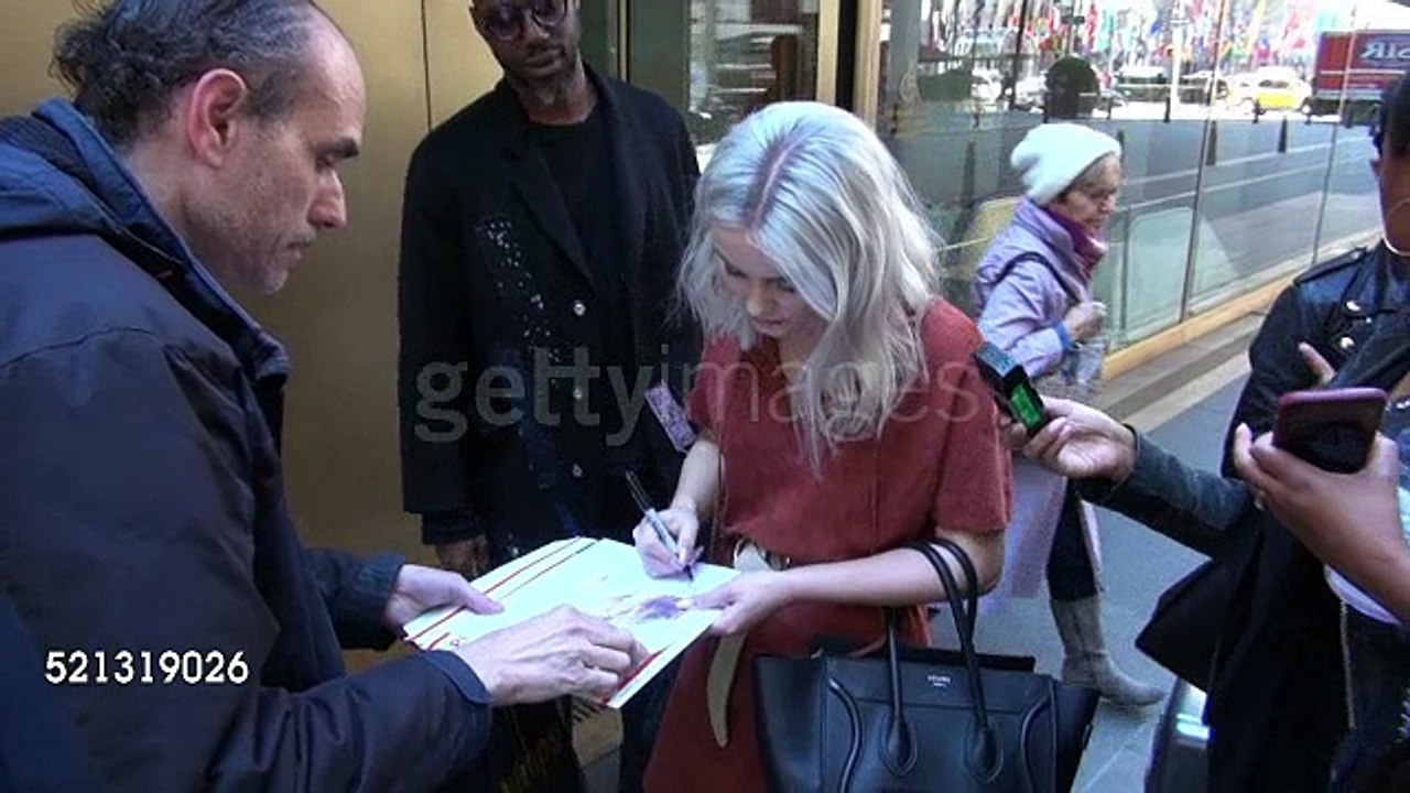 Zara Larsson speak with her fans- TODAY show