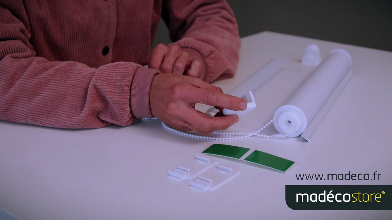 Comment poser un store jour sans percer avec les supports autocollants E24?