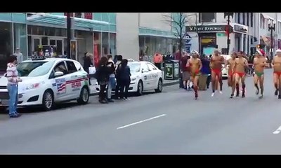 Man runs in green speedo for Boston s 2015 santa race (2)