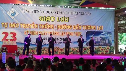 Funny song of Vietnamese "Tazan" - Bài hát "Trai rừng" vui nhộn của các anh tràng dân tộc