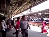Best dance perfomance in mumbai local railway station - best dance