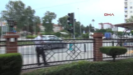 Adana Valilik Kavşağında Şüpheli Çanta Paniği