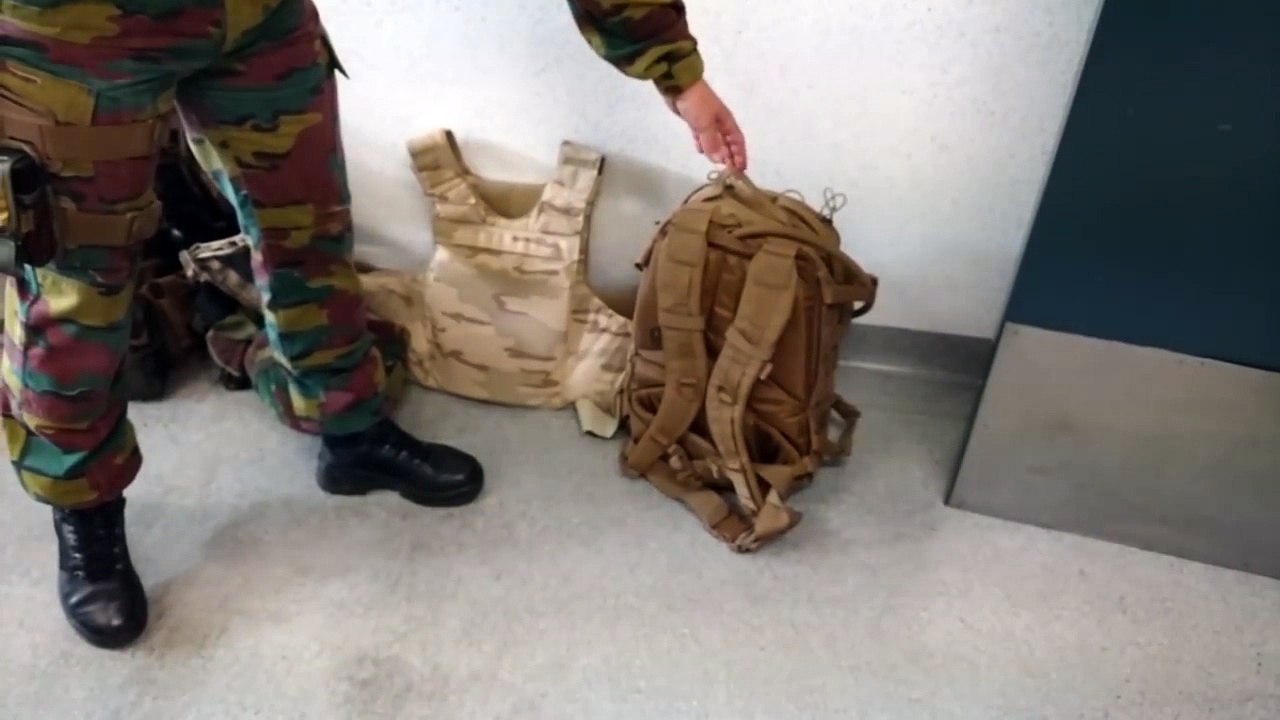 Marche: l'équipement des Lanciers qui patrouillent dans Bruxelles