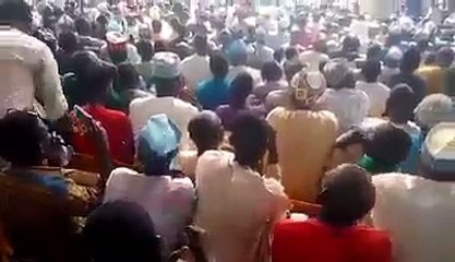 Ye koi cricket ya footbaal match nahi hai ye Tanjeeniya Mein ayojit kuraan pratiyogta hai yaha lakhon musalmaan aate hai