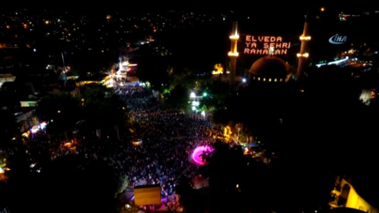 Eyüp Sultan'da Kadir Gecesi Coşkusu Havadan Görüntülendi