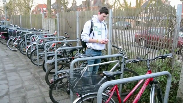 Как выглядит смартфон-зависимость | Smartphone addiction