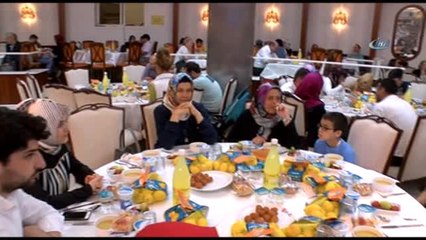 Kalkınma Bakanı Elvan, Ümraniye'de Mersinlilerle İftar Sofrasında Bir Araya Geldi