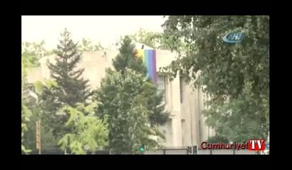 ABD Ankara Büyükelçiliğine LGBT bayrağı asıldı