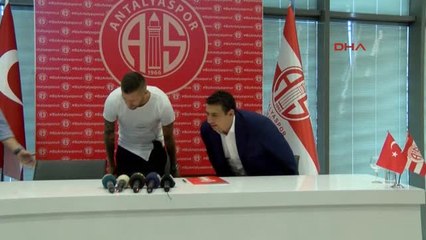 Antalyaspor Menez'le 3 Yıllık Sözleşme Imzaladı