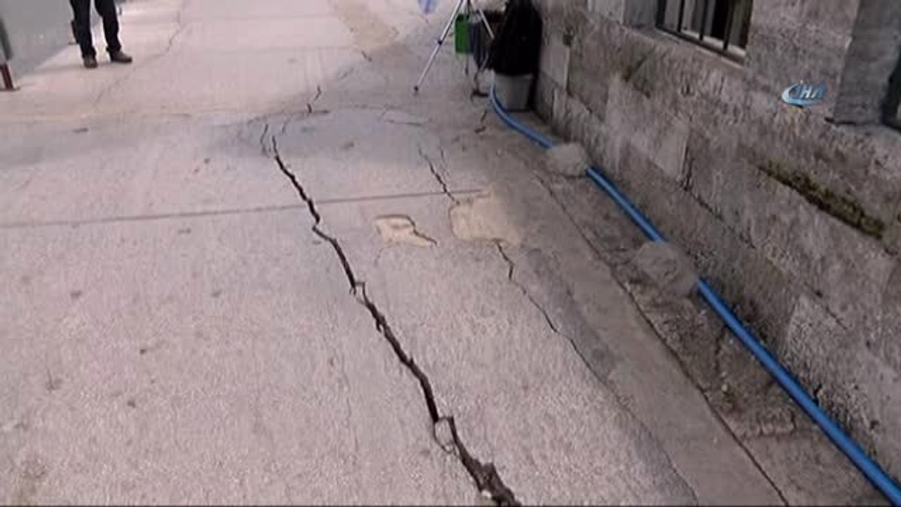 Şemsi Paşa Cami'nde Yol Yapım Çalışmaları Nedeniyle Hasar Oluştu