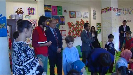 AB Delegasyon Başkanı Berger, Kızılay Toplum Merkezini Ziyaret Etti