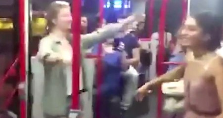 İzmir'deki Otobüste Çekilen Görüntüler Sosyal Medyayı Patlattı