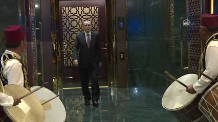 Cumhurbaşkanı Erdoğan, Esnaf Iftarında Kırşehirli Davulcular Tarafından Karşılandı