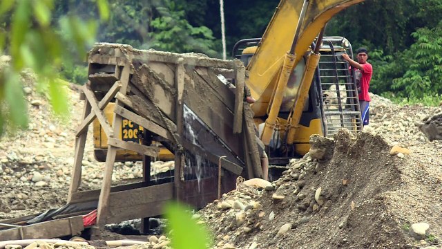 En Indonésie, les ravages des mines d'or clandestines