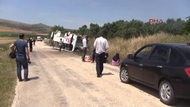 Bursa Tarım Işçilerini Taşıyan Otobüs Devrildi: 25 Yaralı