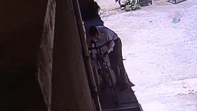 Kilitli Bisikleti 10 Saniyede Böyle Çaldı