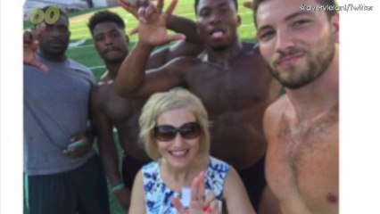 'Cougar' Mom Makes New Friends At Daughter's College Freshman Orientation