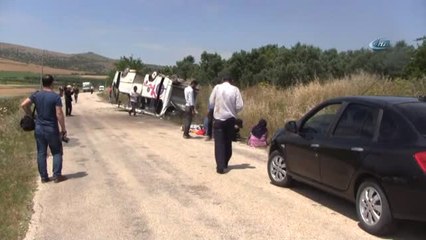 Tarım İşçilerini Taşıyan Otobüs Tarlaya Uçtu: 25 Yaralı