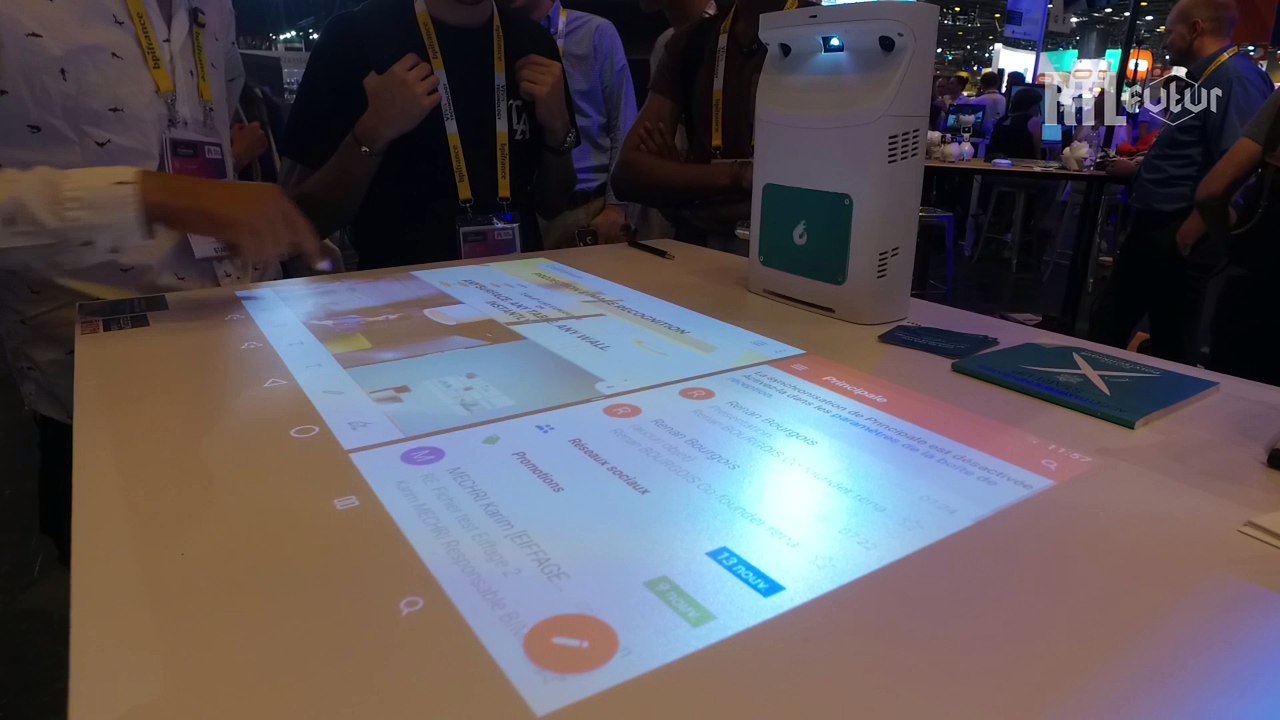 "Adok", un projecteur de tablette tactile pour surfaces planes