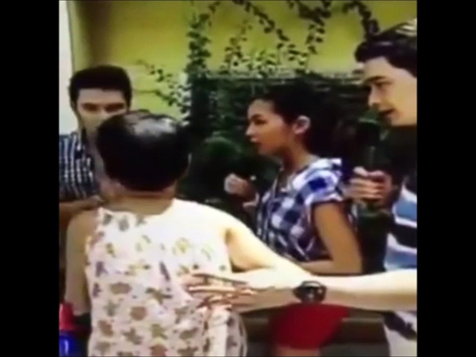 Alden Richards protecting his Love Maine Mendoza!