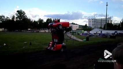 Cette voiture est un vrai TRANSFORMER !!