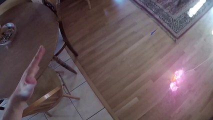 Il apprend à faire du YOYO et il prend FEU !!!